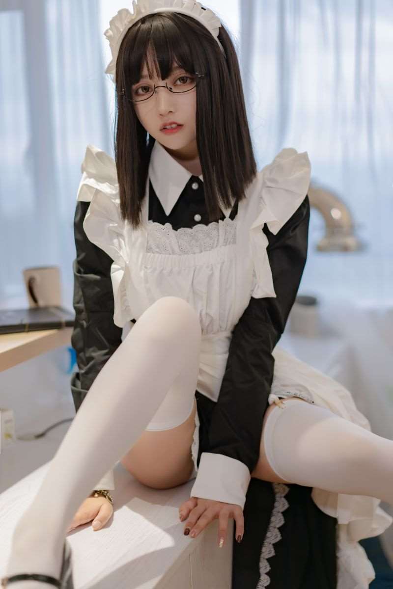 微博妹子@过期米线线喵 女仆长 [28P/72MB]