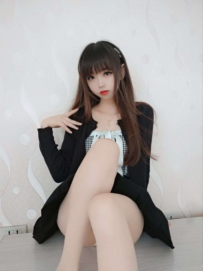 微博红人Coser@雪琪SAMA 肉丝连衣裙 [34P/4V/399MB]