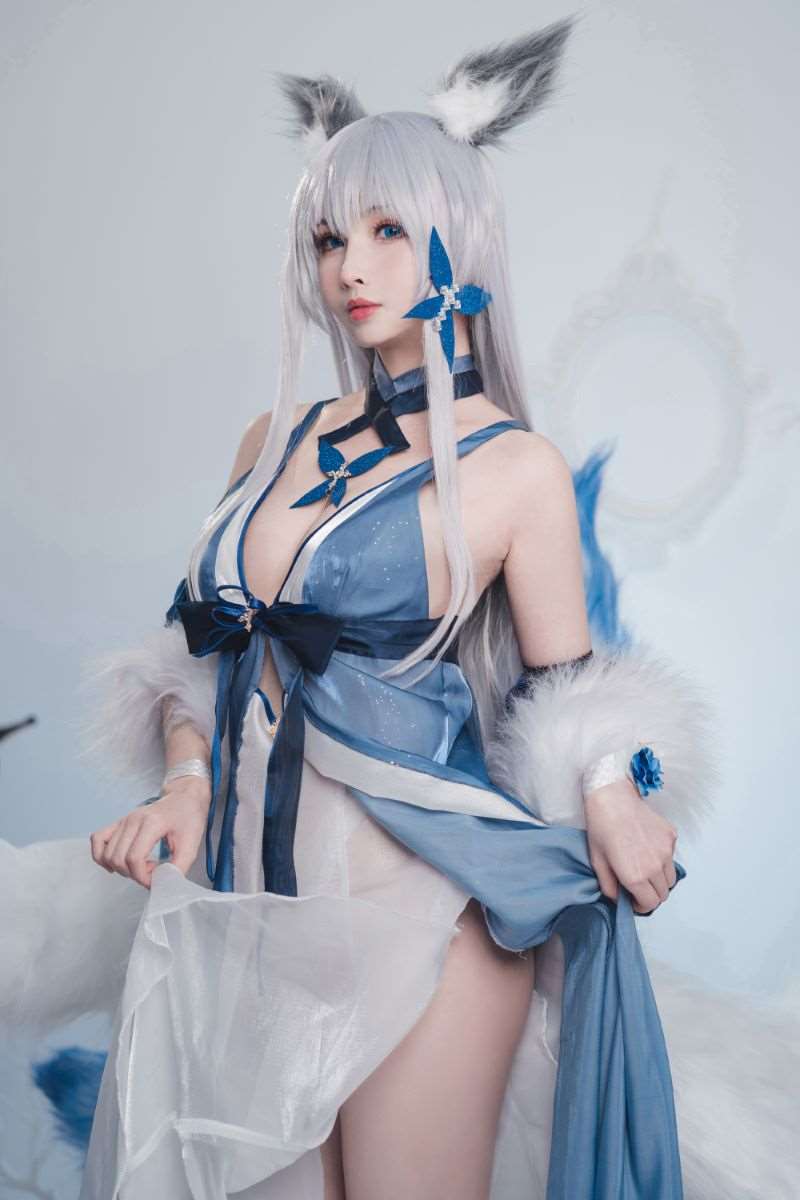 知名动漫Coser@rioko凉凉子 信浓礼服 [32P/215MB]