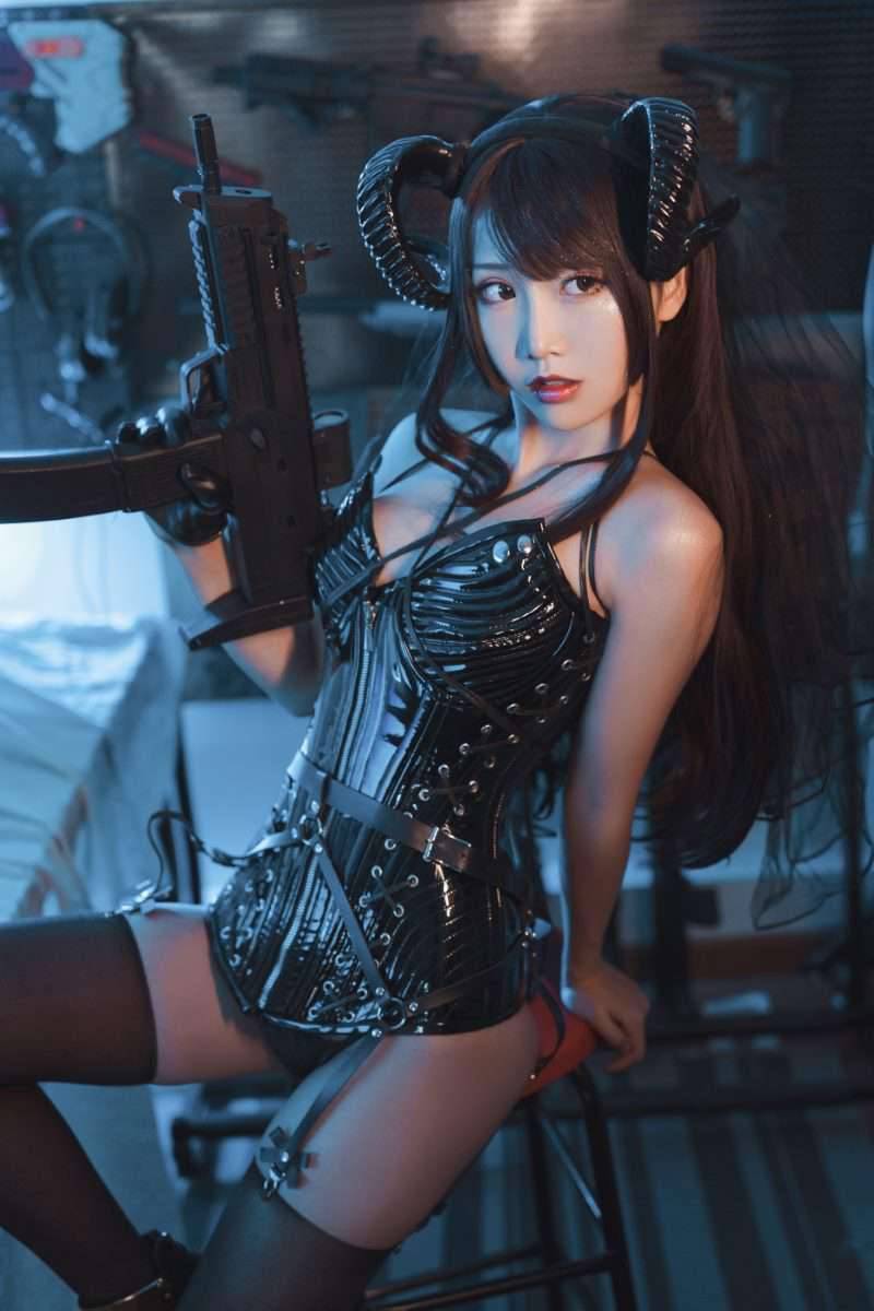 人气动漫Coser@面饼仙儿 束腰魅魔 [27P/398MB]
