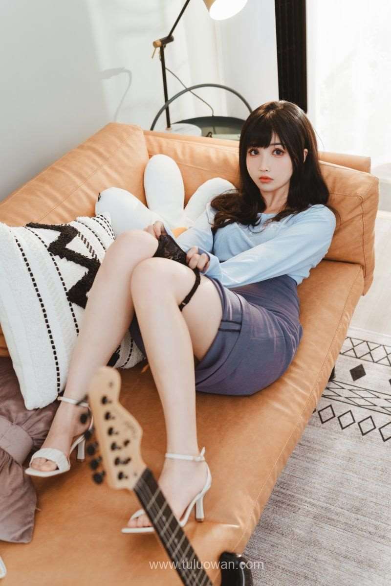 知名动漫Coser@rioko凉凉子 吉他妹妹系带裙 [45P/1V/1.26G]