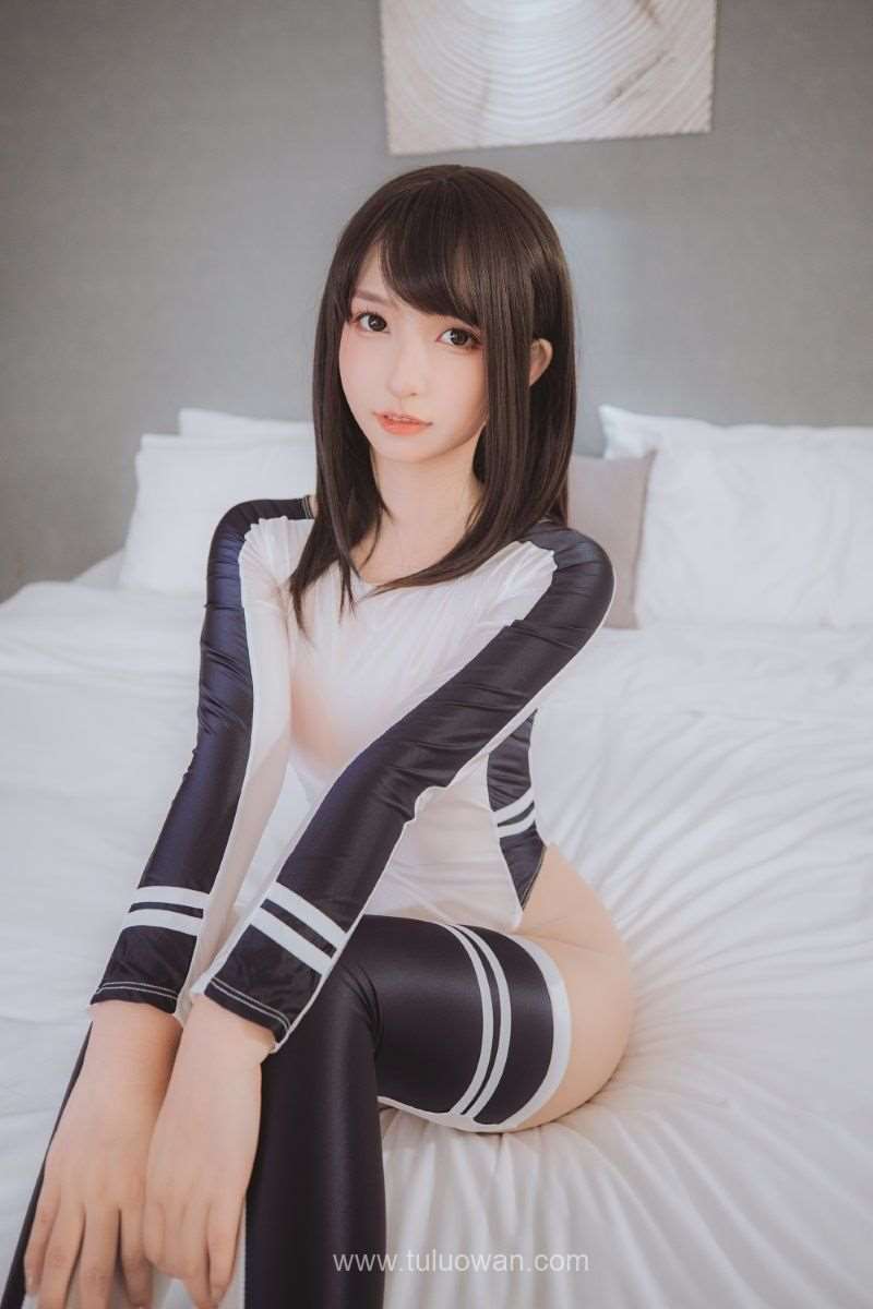 神楽坂真冬 -竞泳主题《水之形2》[150P/2V/853MB]