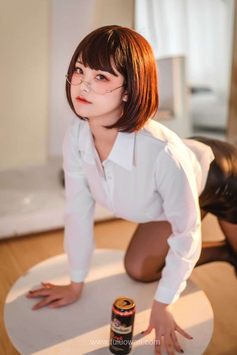 知名动漫博主@蜜汁猫裘 醉OL [52P/698MB]