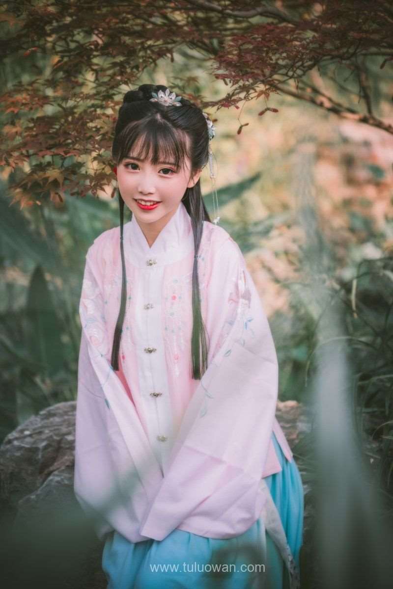 人气动漫Coser@面饼仙儿 明治汉服 [22P/322MB]