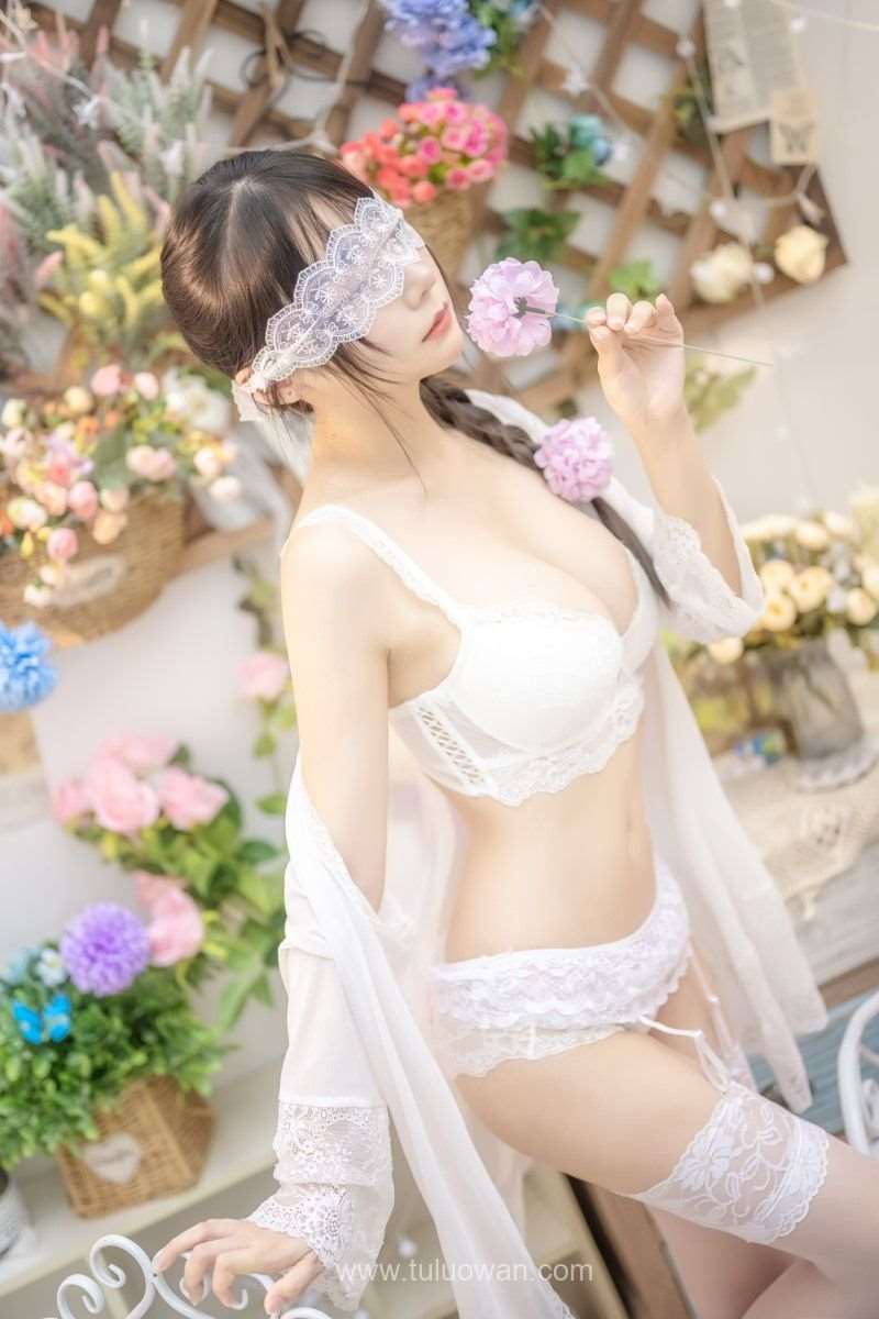 动漫博主@香草喵露露 白色花房 [48P/2V/1.12G]