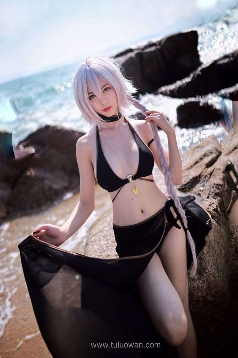 微博人气Coser@抖娘-利世 黑贞德泳装 [40P/135MB]