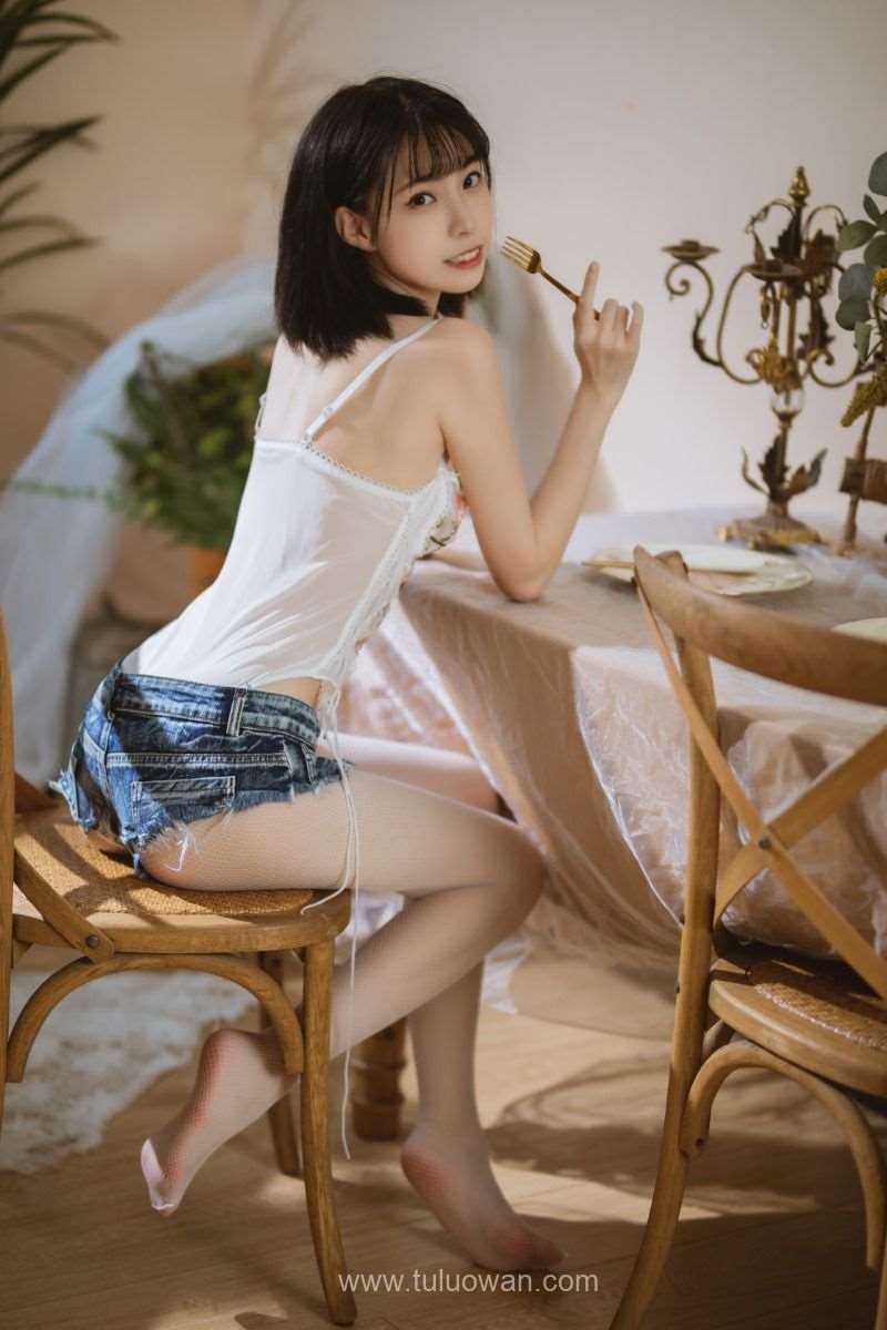 动漫博主@许岚LAN 纯欲牛仔短裤 [40P/555MB]