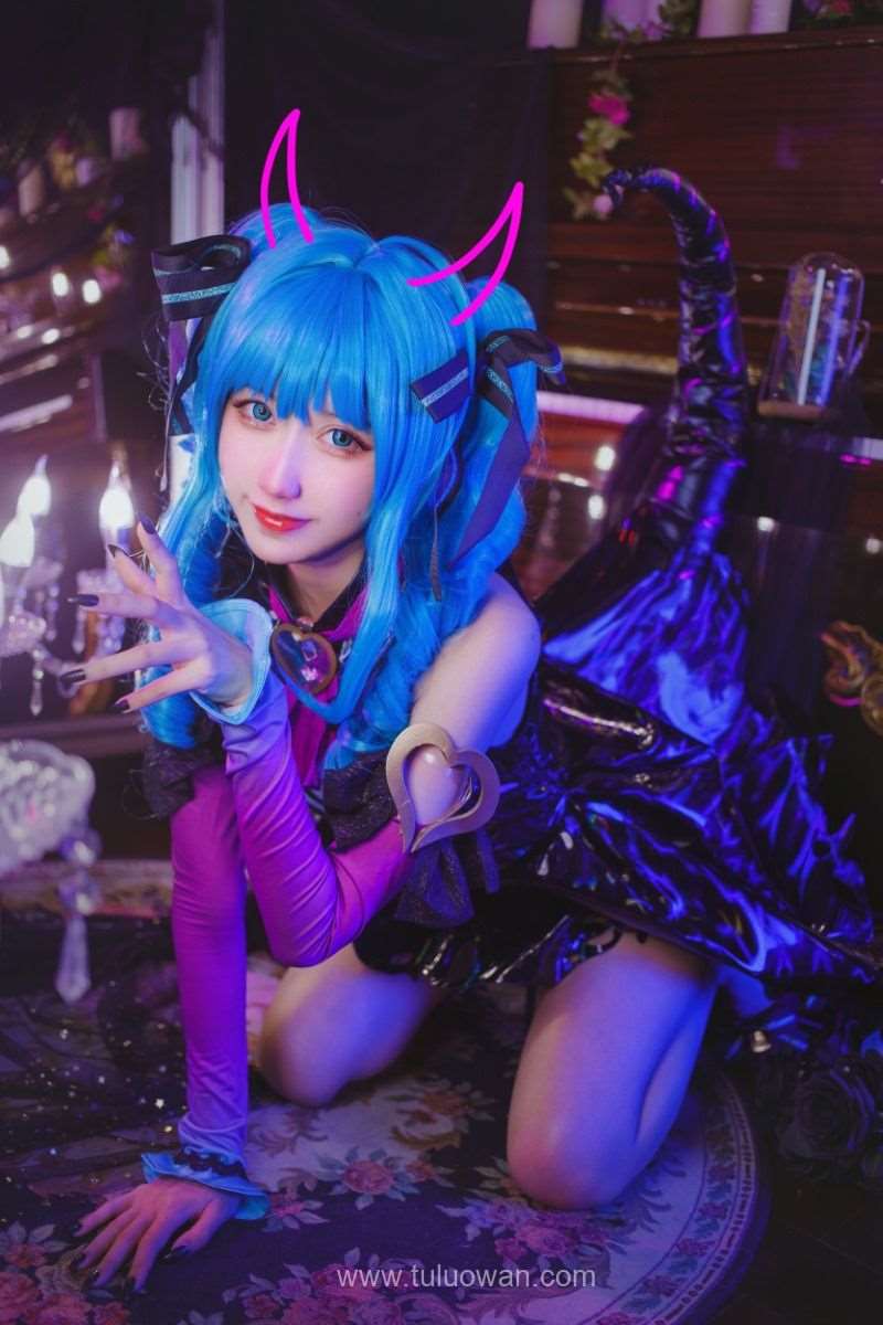 网紅Coser@木绵绵OwO miku小恶魔 [19P/221MB]