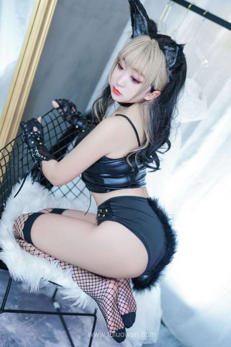 微博人气Coser@-桃夭葵- 皮衣小狼 [45P/938MB]