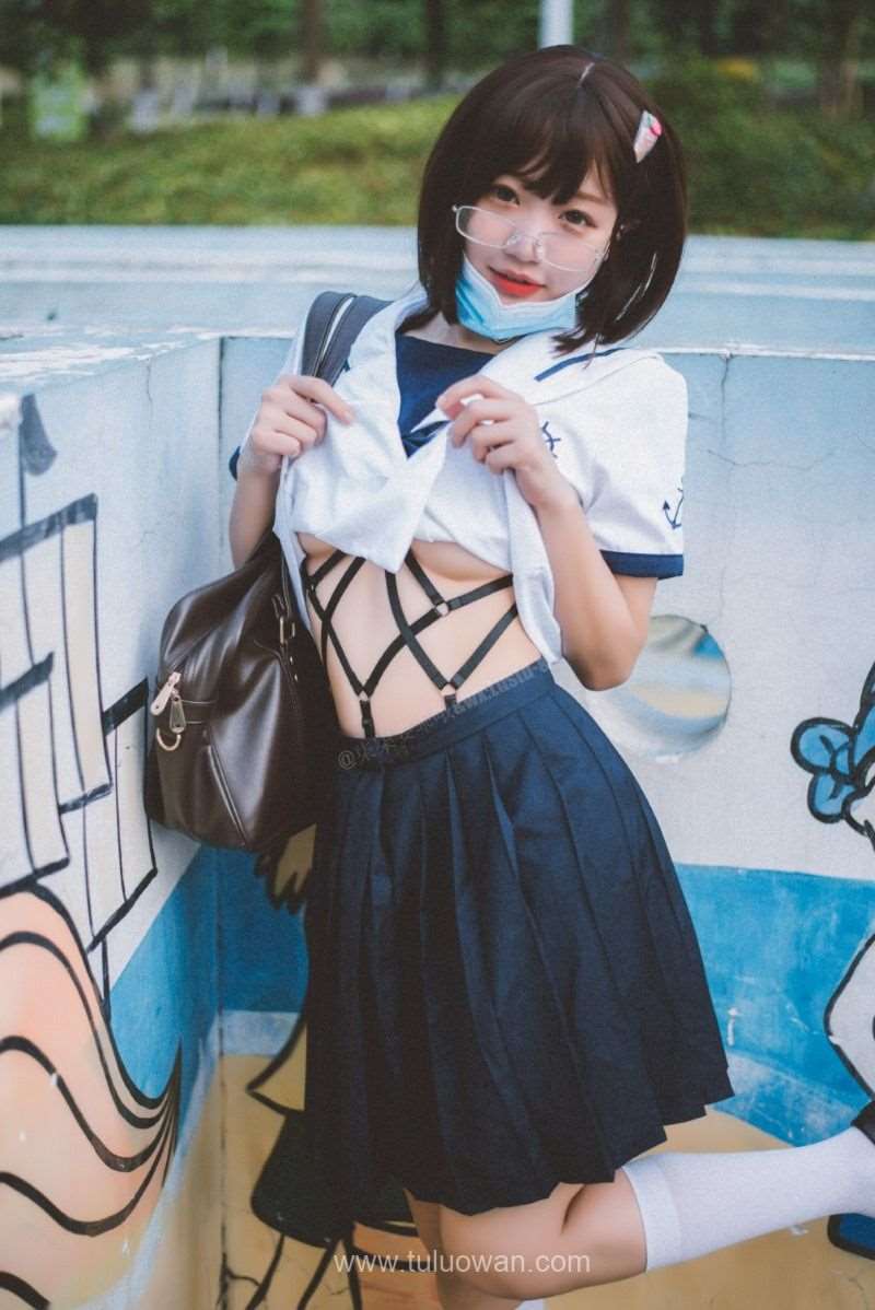 人气Coser@柒柒要乖哦 乐园JK [37P/400MB]