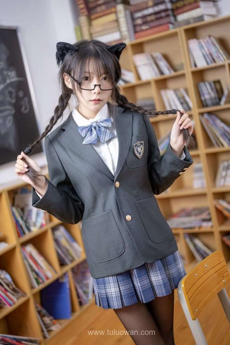 动漫博主@香草喵露露 小鹿乱撞 jk制服 [35P/893MB]