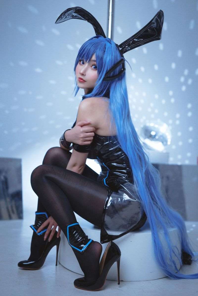 知名动漫Coser@rioko凉凉子 花园兔女郎 [42P/5V/687MB]