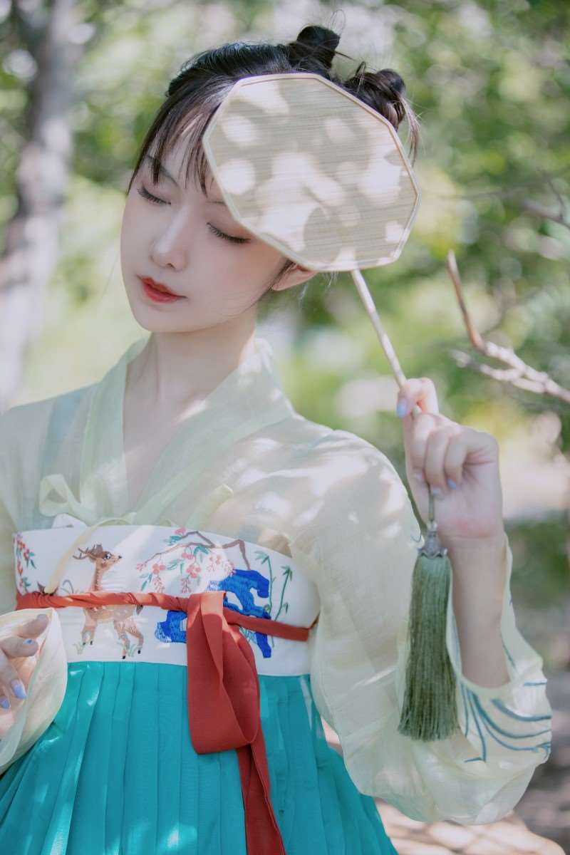 人气动漫Coser@Shika小鹿鹿 – 中秋 [18P/125MB]