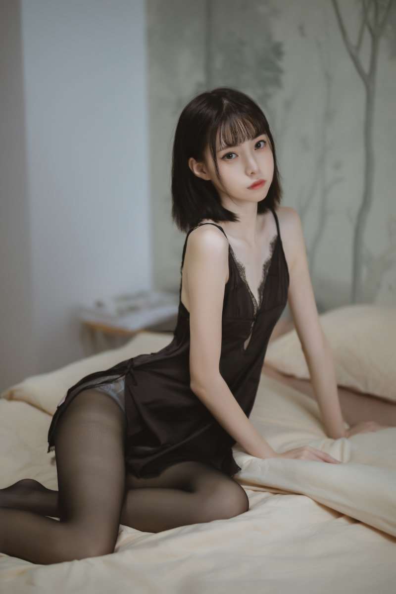 动漫博主@许岚LAN 黑色蕾丝睡衣 [30P/585MB]