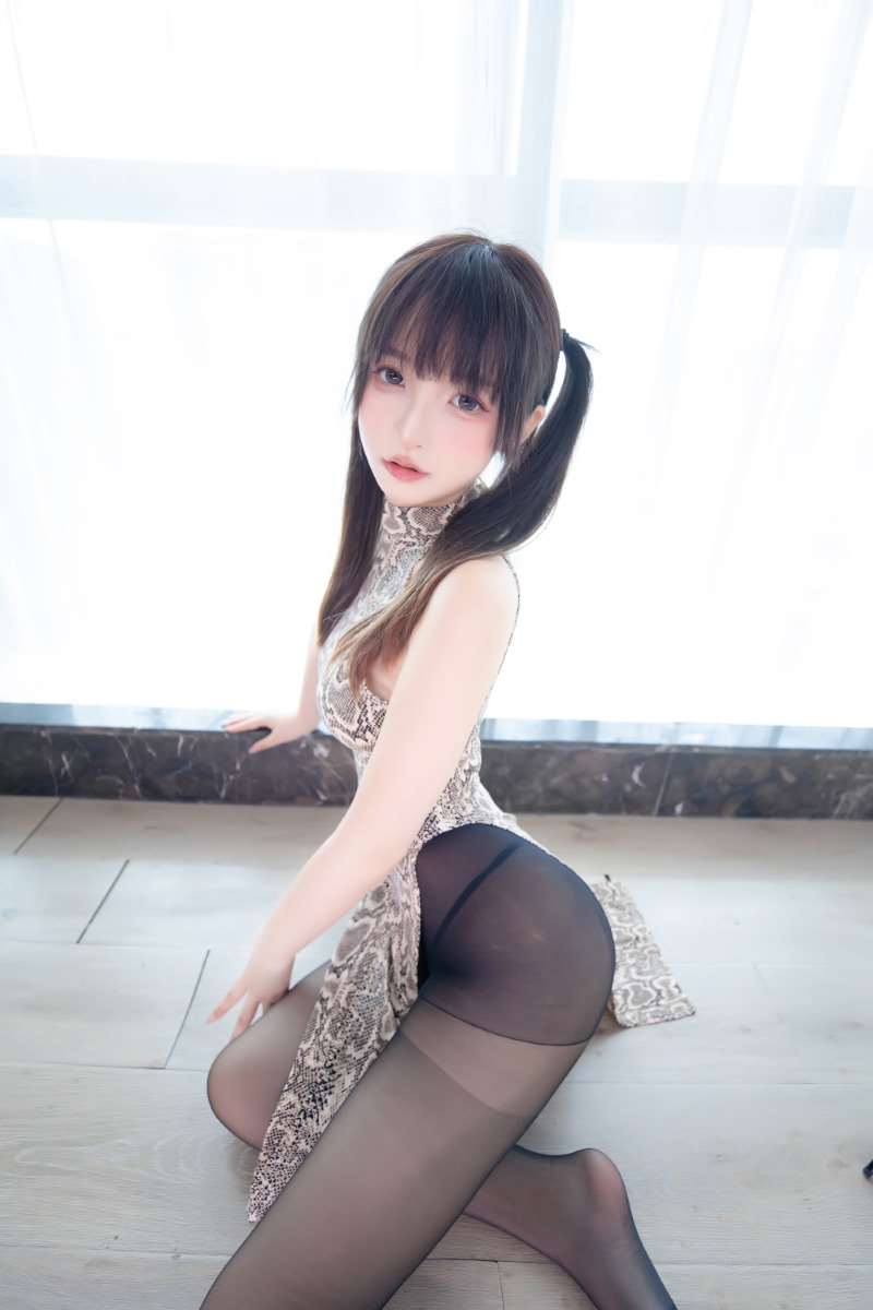 神楽坂真冬写真《蟒纹旗袍》[75P/162MB]