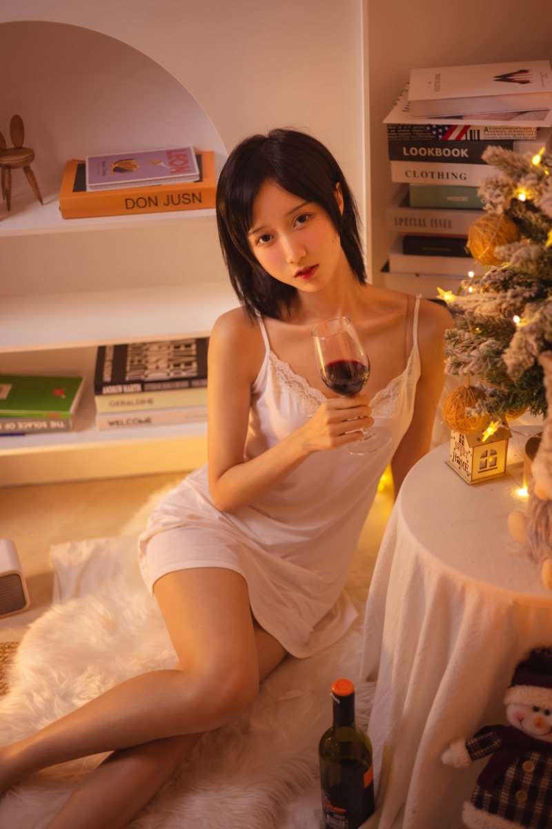 网紅Coser@木绵绵OwO 红酒好喝 [28P/207MB]