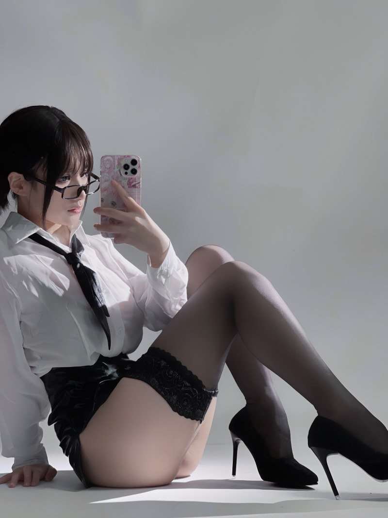 颜值博主@幼爱Youmeko 早安,想吃点什么？[28P/315MB]