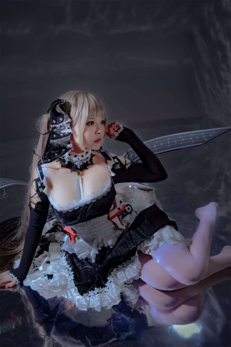 微博人气Coser@半半子 可畏 [44P/80MB]