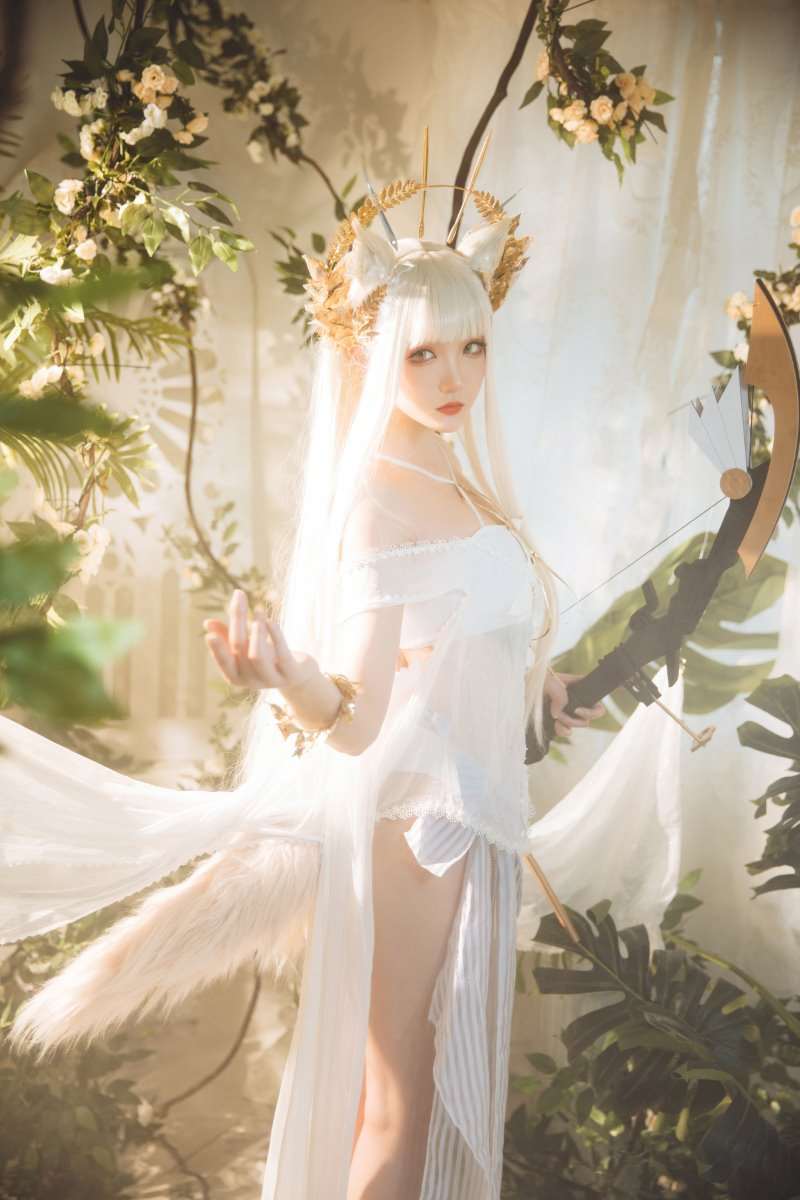 动漫Coser@瓜希酱 明日方舟 白金泳装 [25P/159MB]