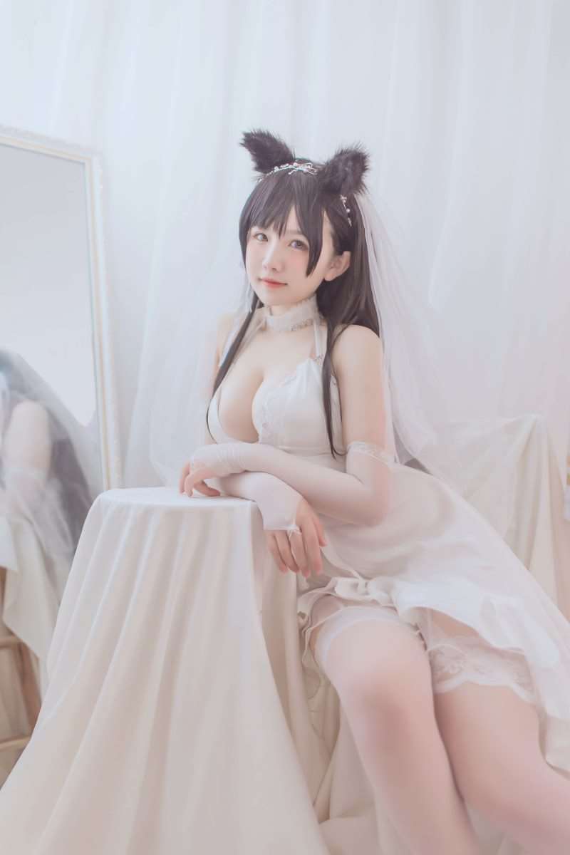 人气Coser@阿半今天很开心 爱宕婚纱 [36P/143MB]