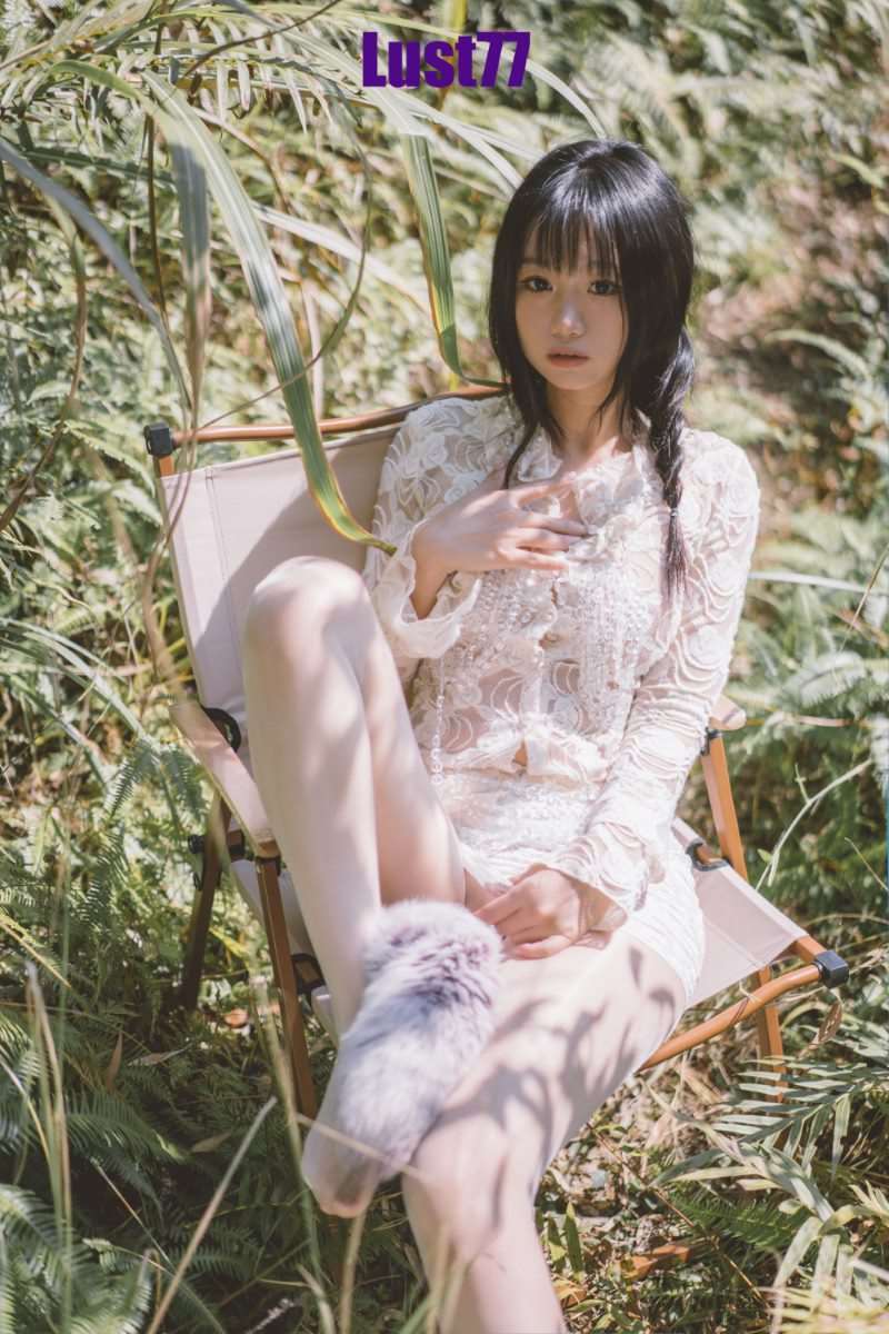 人气Coser@柒柒要乖哦 夏树繁花 [74P/1V/651MB]
