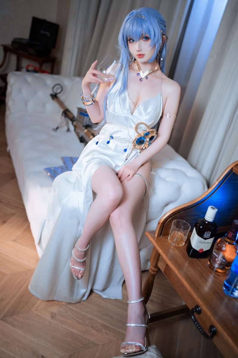 知名动漫Coser@rioko凉凉子 海伦礼服 [48P/14V/792MB]