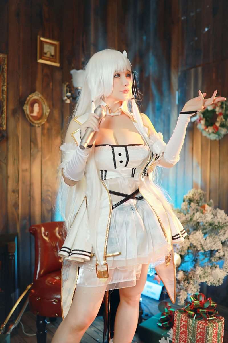 动漫Coser@前羽_rr 碧蓝航线-光辉 [17P/209.8MB]