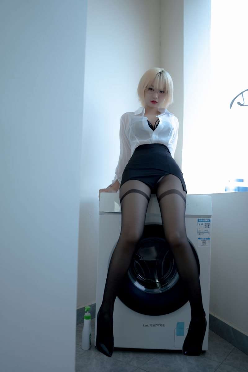 人气Coser@柒柒要乖哦 制服黑丝 [101P/1.16G]