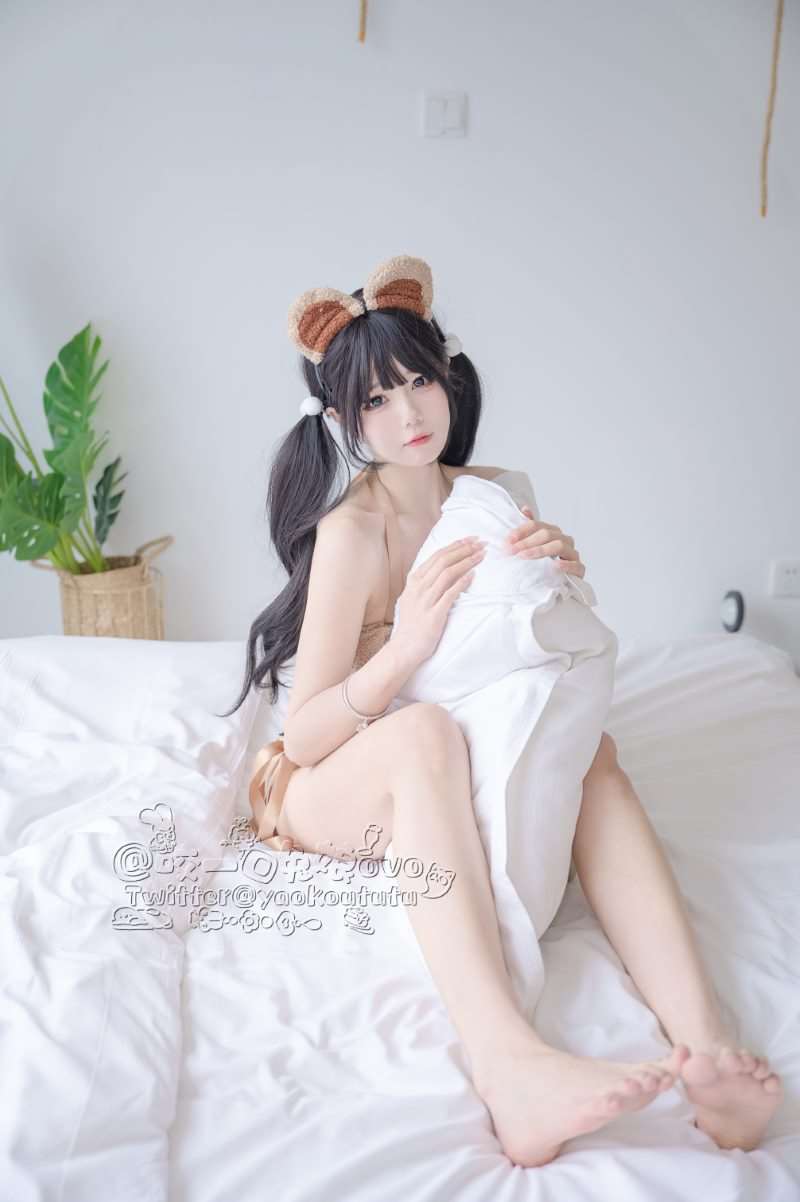 网红博主@咬一口兔娘(黏黏团子兔) 小熊睡衣 [60P/324MB]
