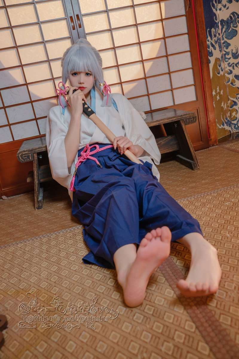 网红博主@咬一口兔娘(黏黏团子兔) 绫华的小憩 [60P/1V/1.32G]