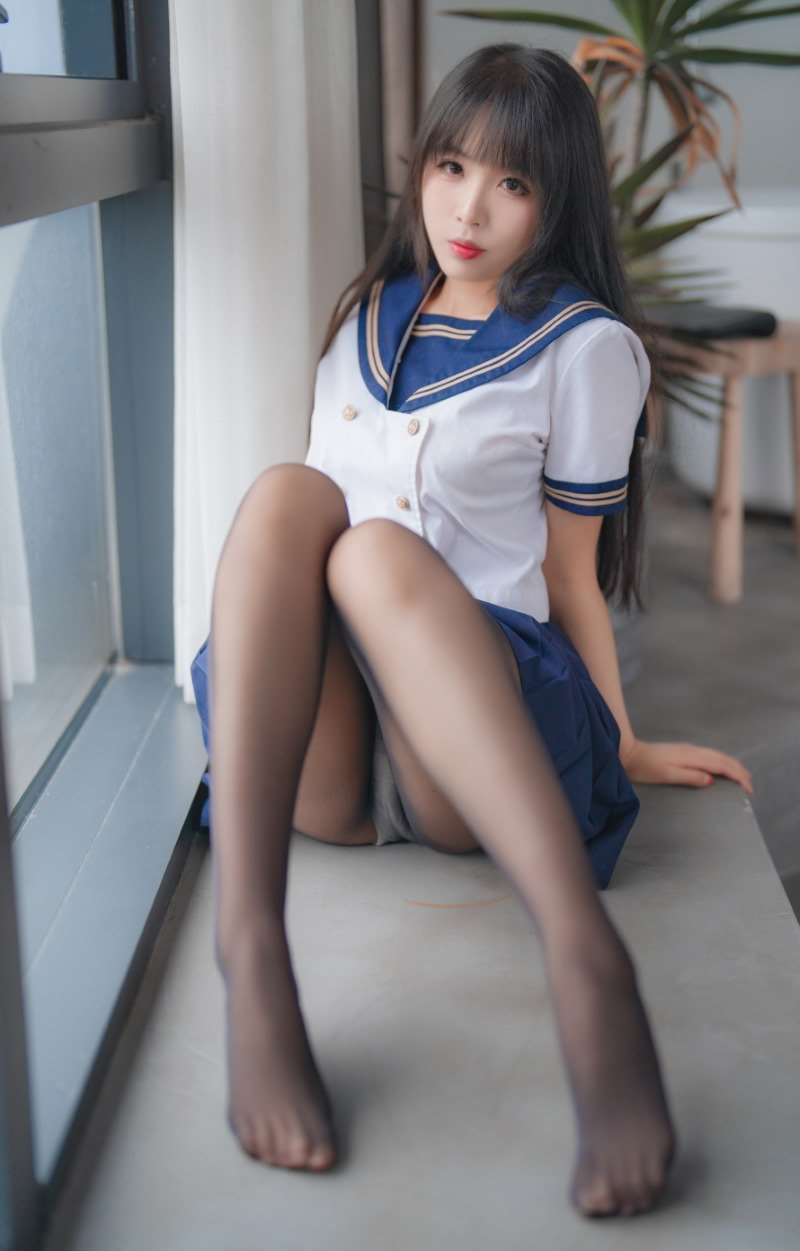 颜值博主@轩萧学姐 5月舰长 黑丝jk [32P/163MB]