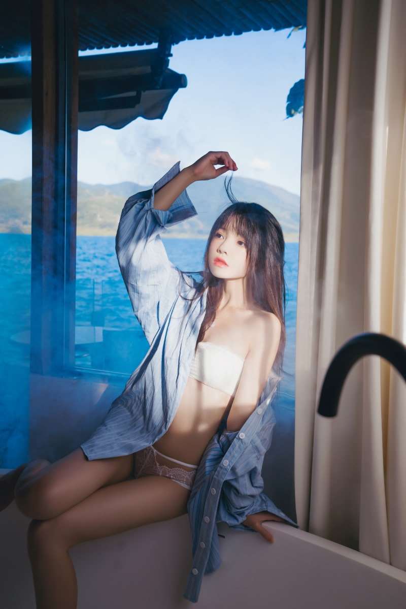 人气Coser@桜桃喵 蓝衬衫 [44P/1.02G]
