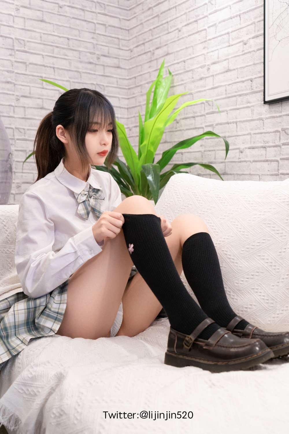 人气博主@梨瑾瑾 室内JK [25P/354MB]