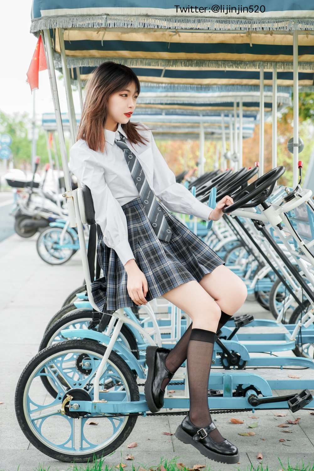 人气博主@梨瑾瑾 户外JK2 [47P/616MB]