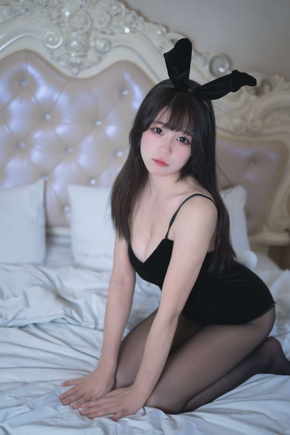 网红博主@咬一口兔娘(黏黏团子兔) night兔女郎 [21P/114MB]