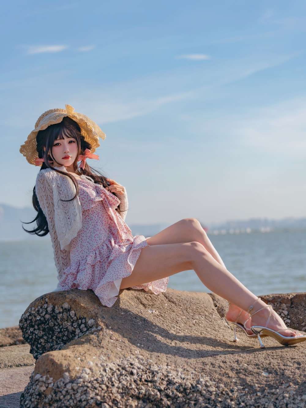 网红博主@咬一口兔娘(黏黏团子兔) 邻家小妹&日不落 [62P/1V/958MB]