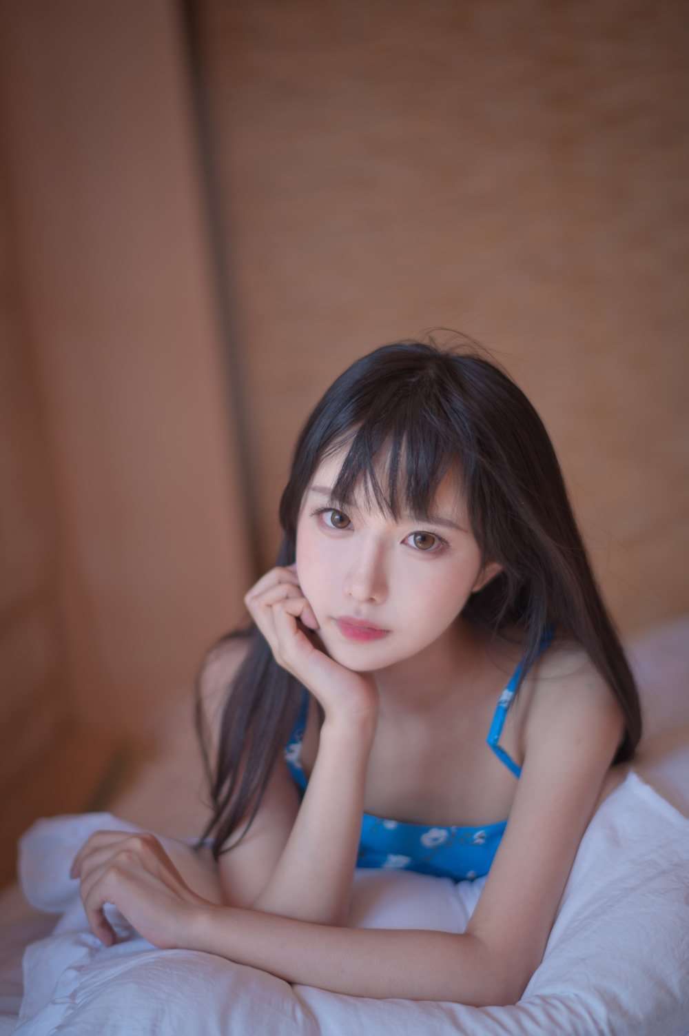 人气动漫Coser@Shika小鹿鹿 蓝裙子 [16P/124MB]