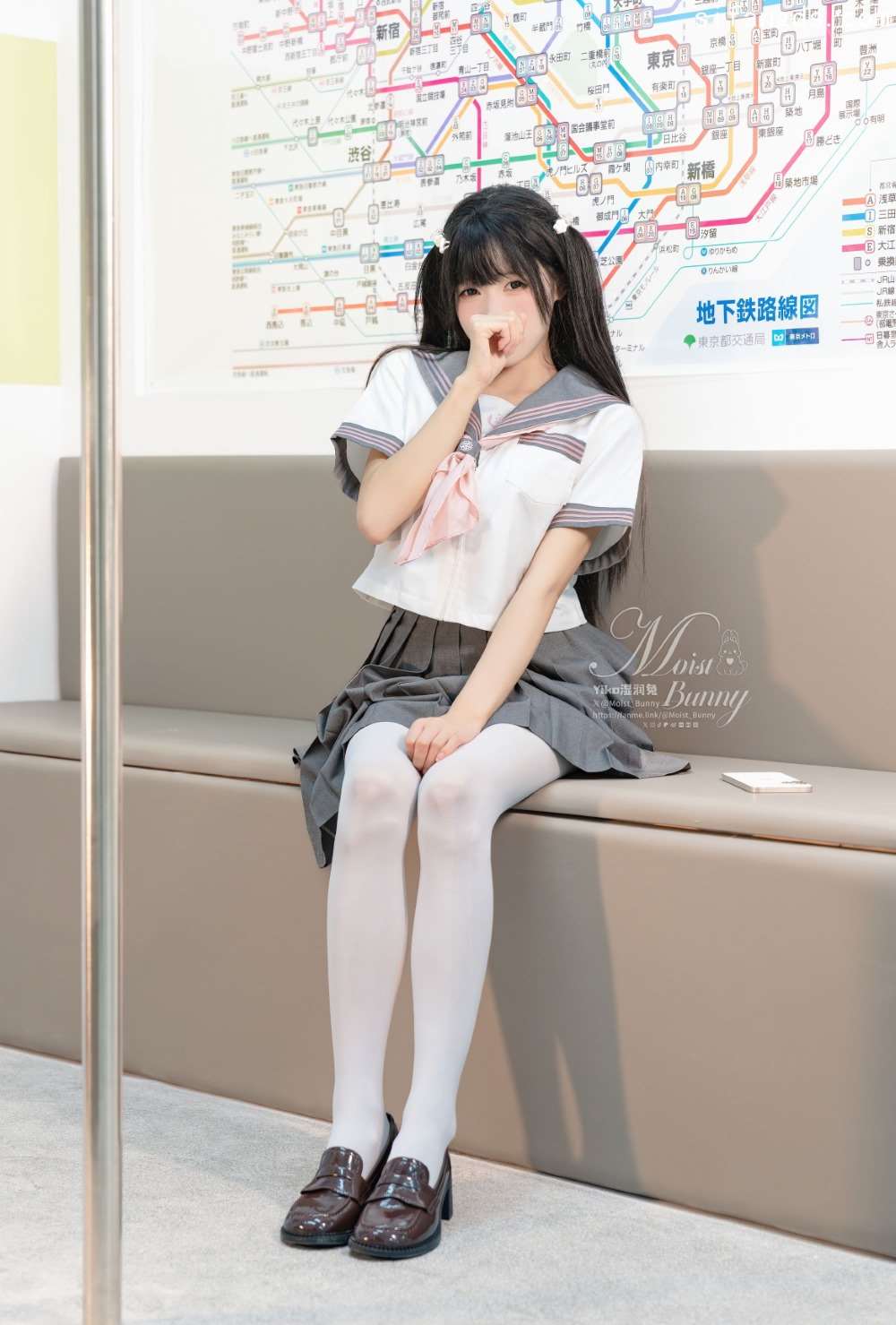 网紅博主@咬一口兔娘 12月作品『地铁萌妹』恋爱循环 [85P/1V/279MB]