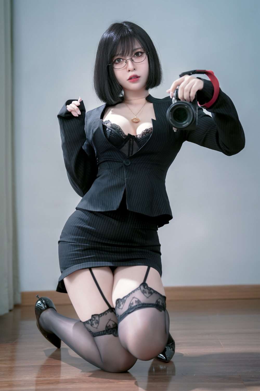 微博人气Coser@半半子 上司様OL [42P/5V/324MB]