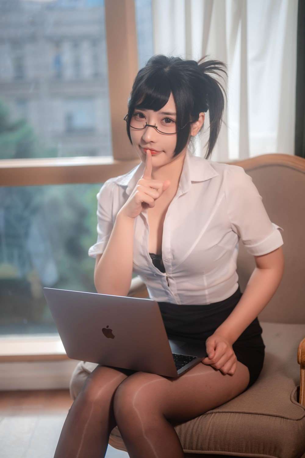 动漫博主@糖果果candy 室内OL [102P/362MB]