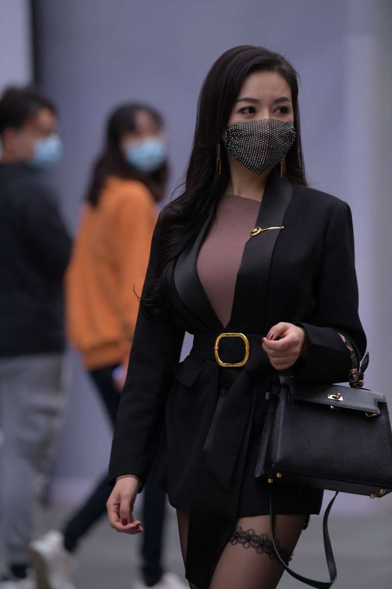 精选街拍作品 NO.1605 韵味的女人-美腿黑丝1 [90P/100MB]