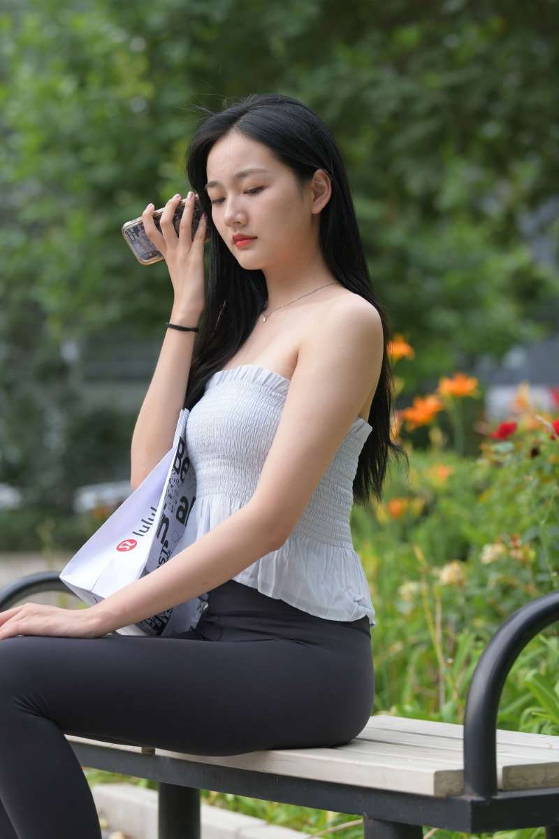 精选街拍作品 NO.1593 黑色瑜伽裤美女3 [100P/84MB]
