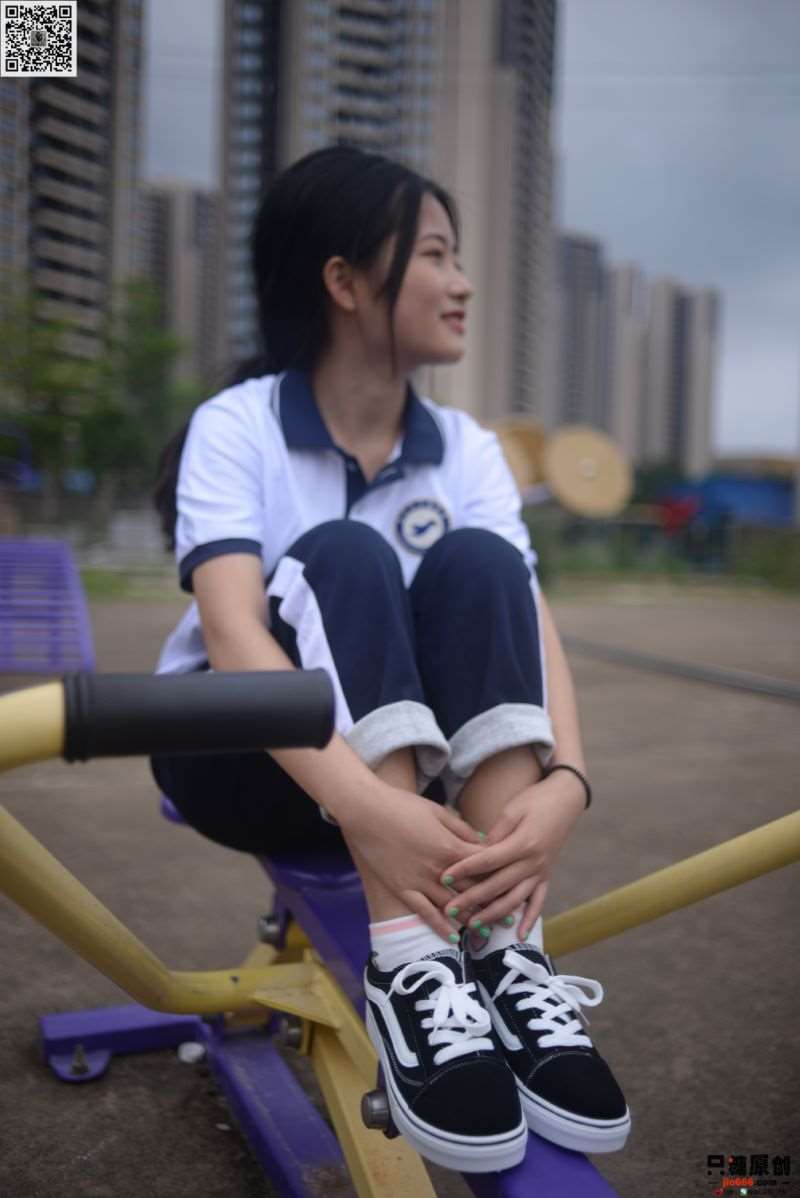 只糖棉袜 NO.273 周子琪 – 夜雨初停的早晨 [137P/1V/569MB]
