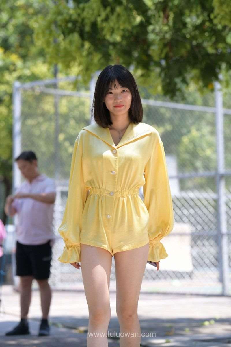 精选街拍作品 NO.335 遛狗女孩5 [70P/68MB]