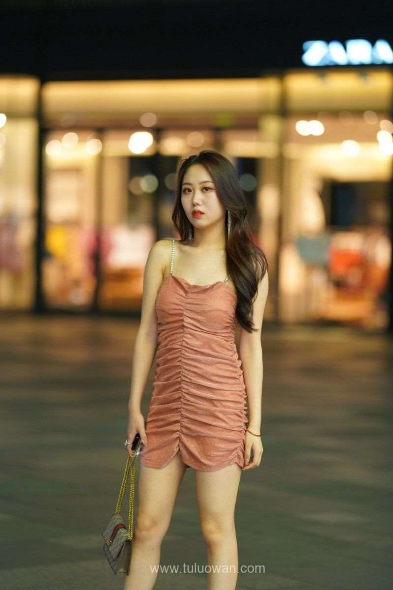 精选街拍作品 NO.492 极品时尚的靓丽少妇1 [71P/105MB]