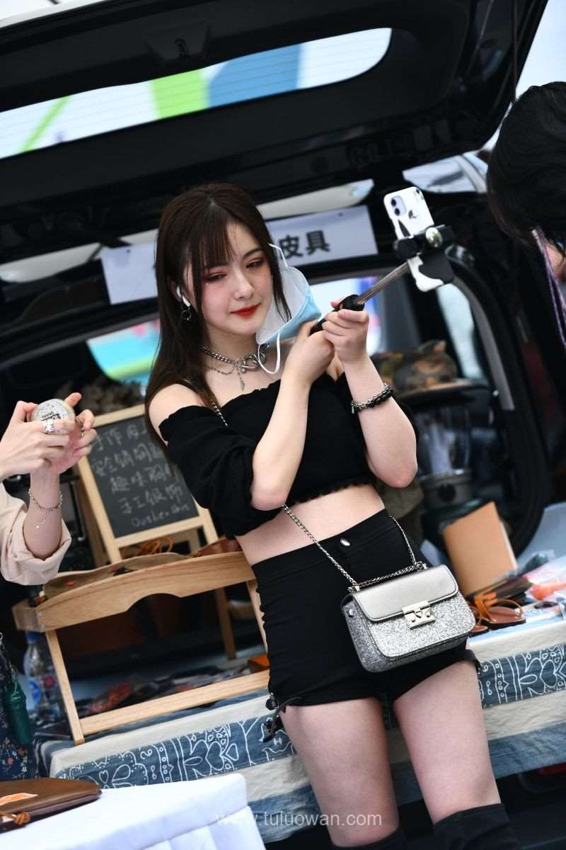 精选街拍作品 NO.866 爱自拍的黑靴小姐姐 [96P/124MB]