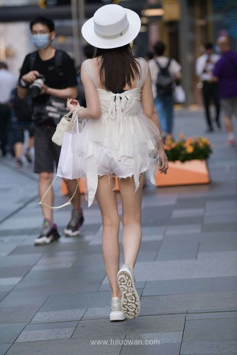 精选街拍作品 NO.872 戴着帽子的墨镜小姐姐 [46P/65MB]
