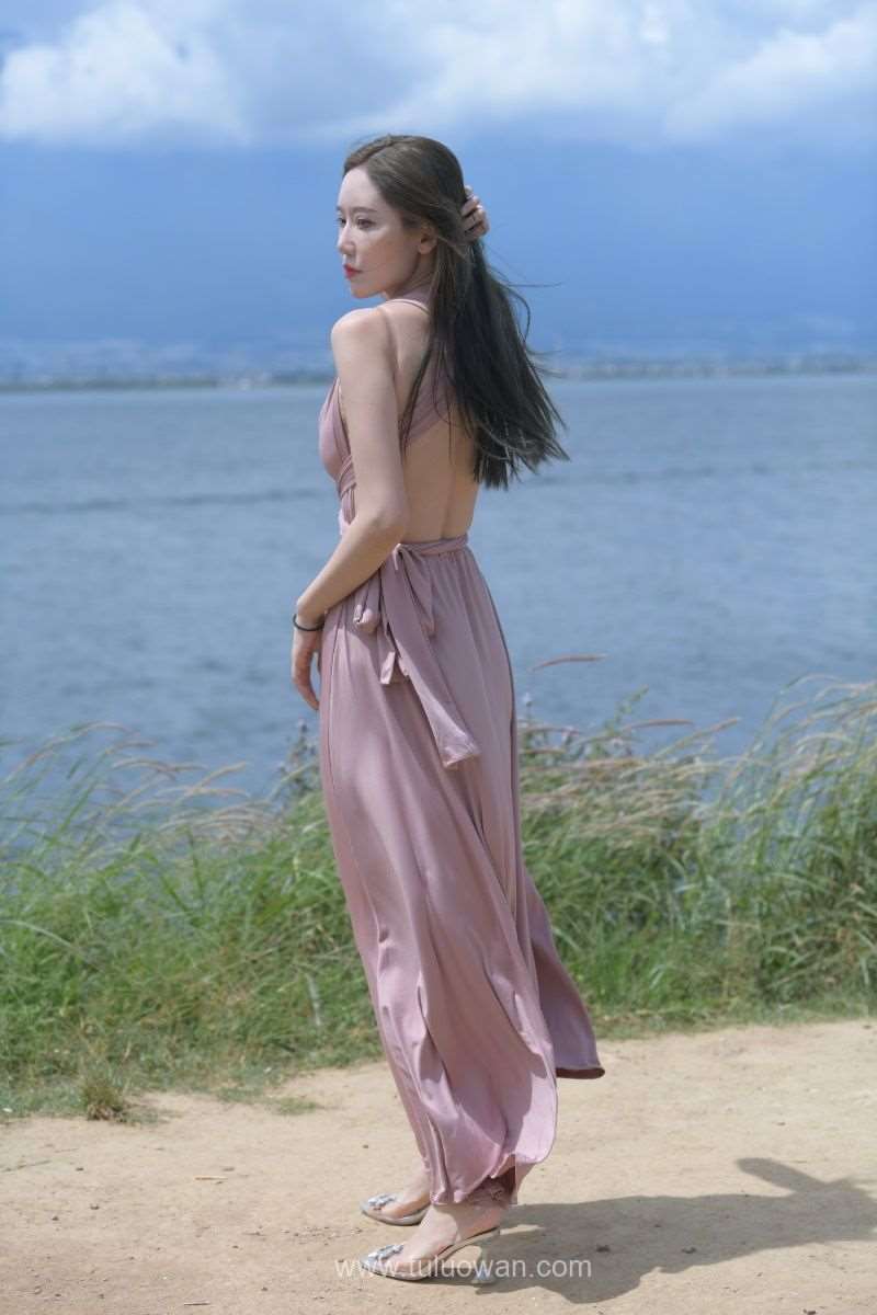 精选街拍作品 NO.1017 气质出众迷人美女1 [85P/91MB]