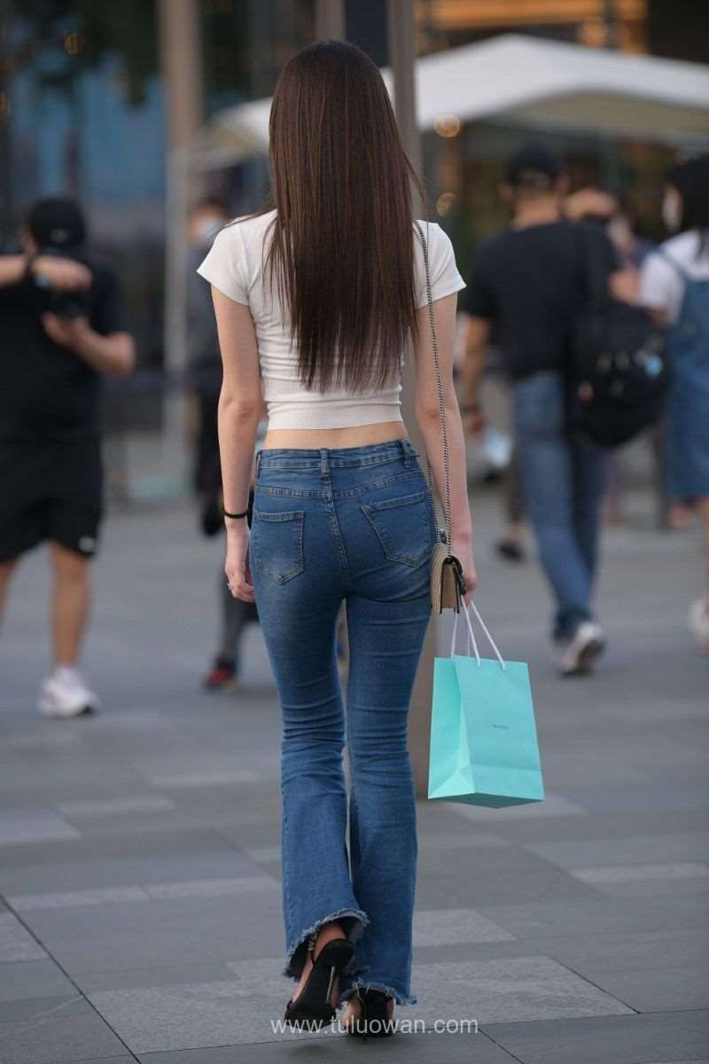 精选街拍作品 NO.1094 紧牛美女1 [76P/60MB]