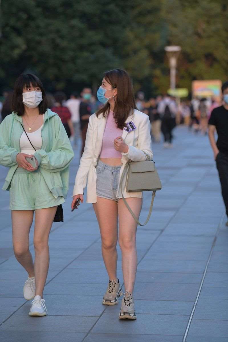 精选街拍作品 NO.1199 戴口罩的白衣美女 [81P/84MB]